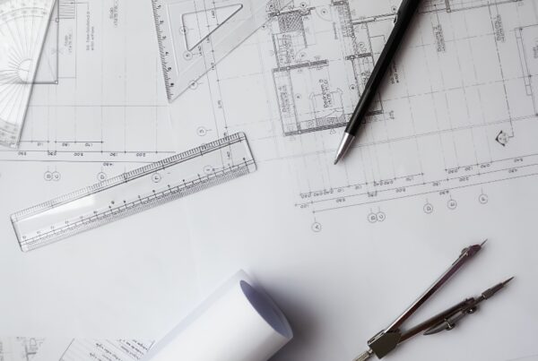 Planimetria immobile con strumenti tecnici per verifica urbanistica nella divisione ereditaria