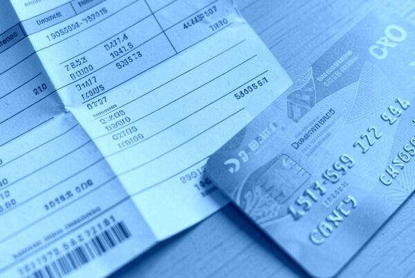 Conto corrente del defunto bloccato dalla banca in attesa della successione e dello svincolo delle somme agli eredi