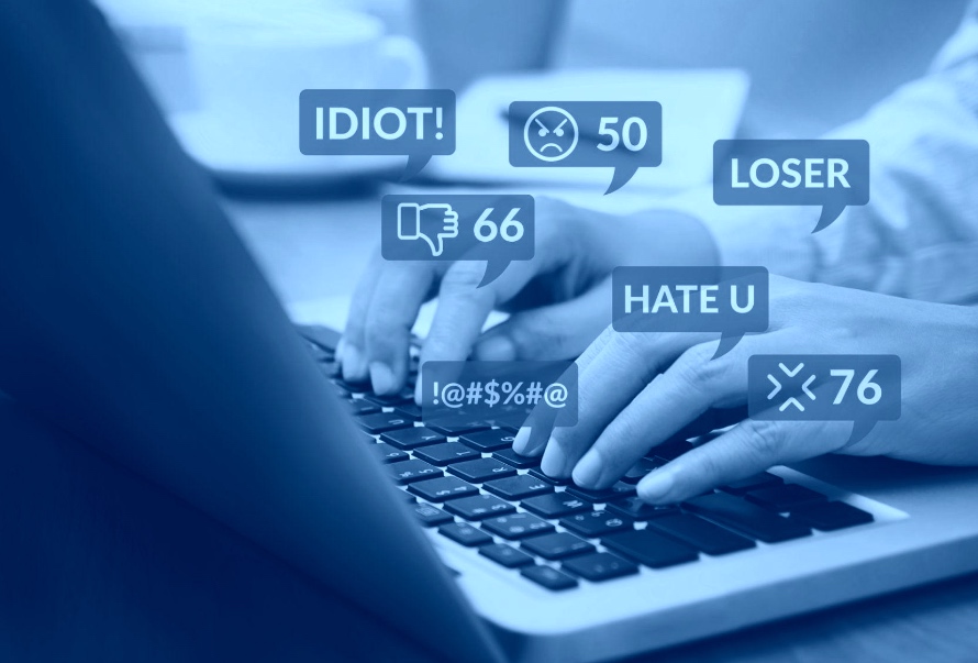 Cyberbullismo online tra minori con messaggi offensivi e contenuti aggressivi sui social network